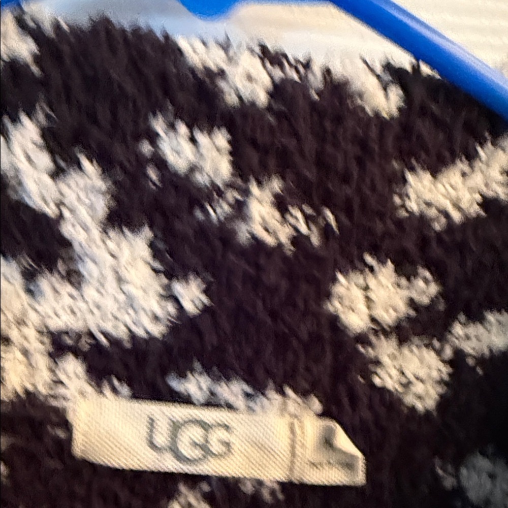 UGG Black and Cream Patterned Sweater - Picture 8 of 8